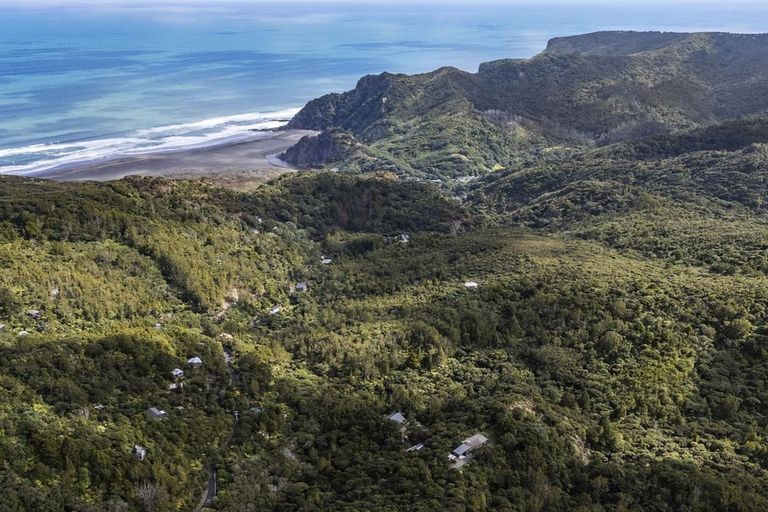 Photo of property in 62 Lone Kauri Road, Karekare, Auckland, 0772