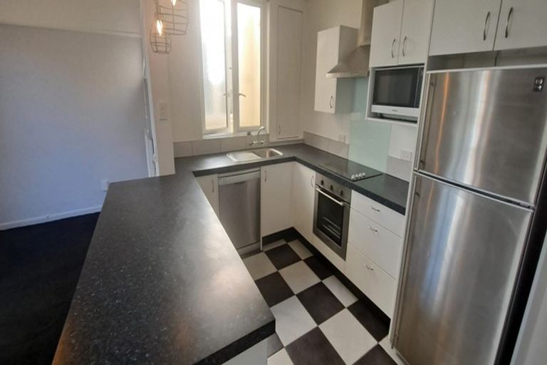 Photo of property in 34f5 Hawkestone Street, Thorndon, Wellington, 6011