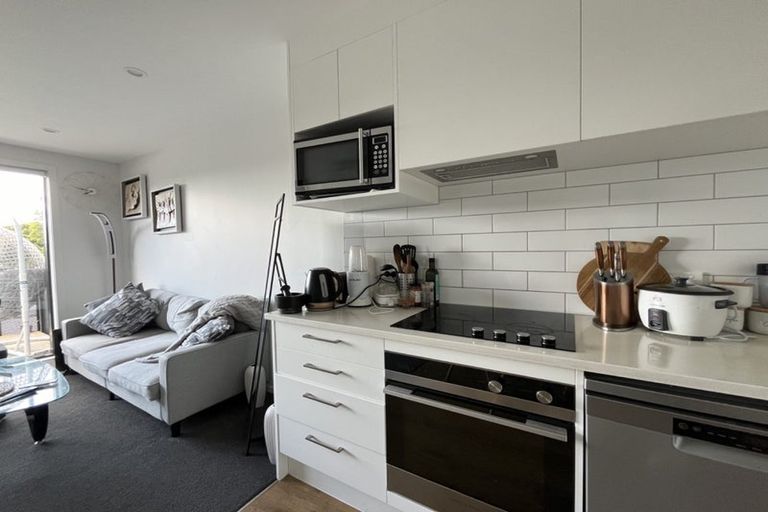 Photo of property in 8/1 Fruitvale Road, New Lynn, Auckland, 0600