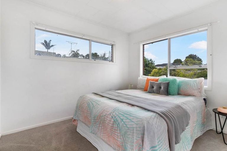 Photo of property in 1/64 Parker Avenue, Titirangi, Auckland, 0604