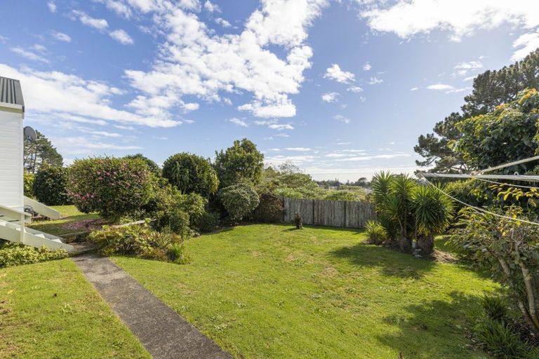 Photo of property in 19 Caledonia Place, Highlands Park, New Plymouth, 4312