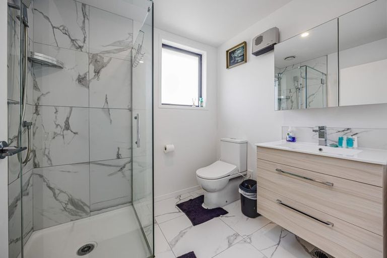 Photo of property in 1/6 St Leonards Road, Kelston, Auckland, 0602