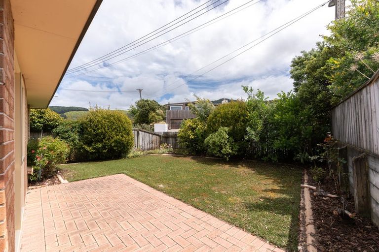 Photo of property in 1b Kereru Bend, Tawa, Wellington, 5028