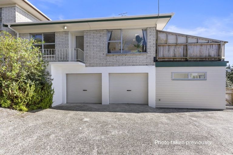 Photo of property in 2/8 Havana Place, Glenfield, Auckland, 0629