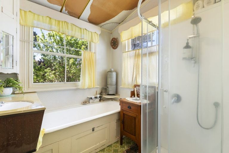 Photo of property in 28 Queens Parade, Devonport, Auckland, 0624