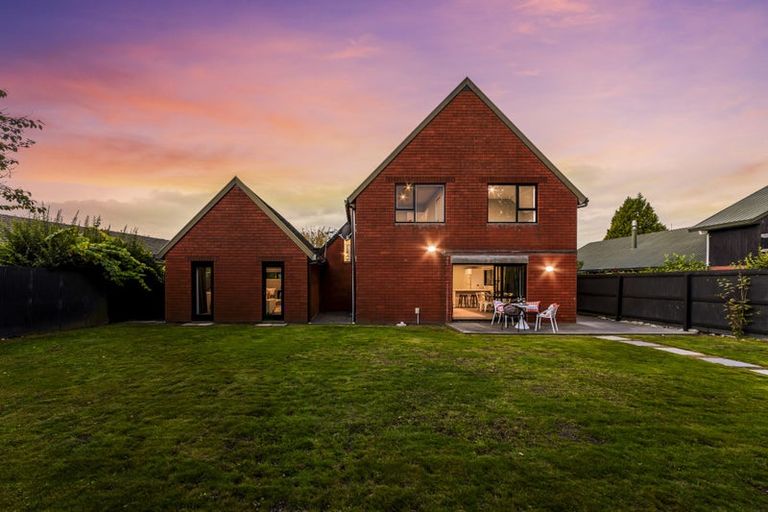 Photo of property in 17 Sayers Crescent, Ilam, Christchurch, 8041