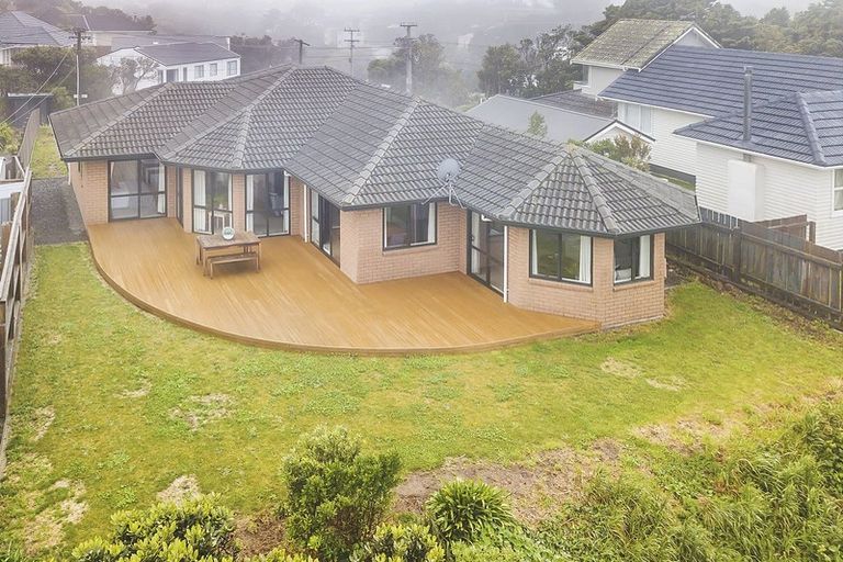 Photo of property in 52 Miles Crescent, Newlands, Wellington, 6037