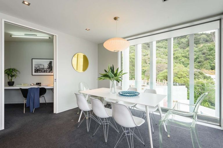Photo of property in 2a/22 Telford Terrace, Oriental Bay, Wellington, 6011