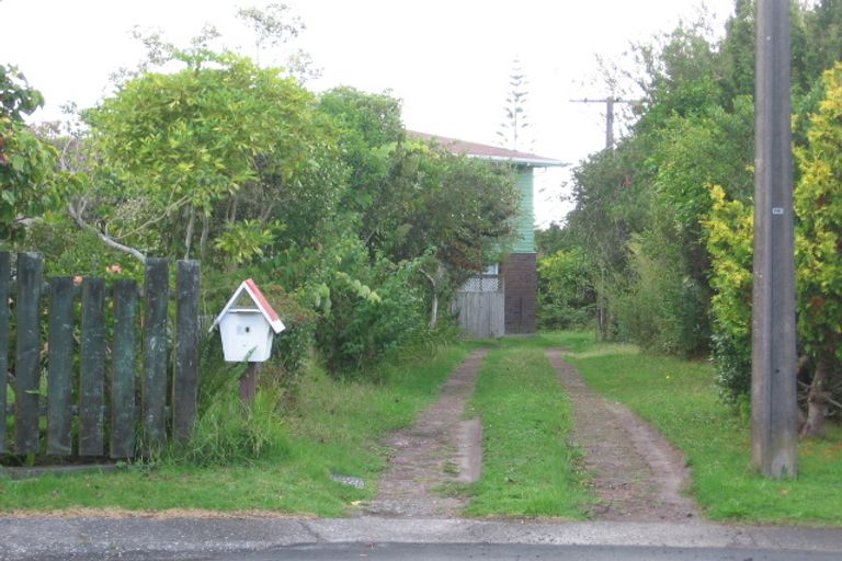 Photo of property in 10 Norma Avenue, Te Atatu South, Auckland, 0610