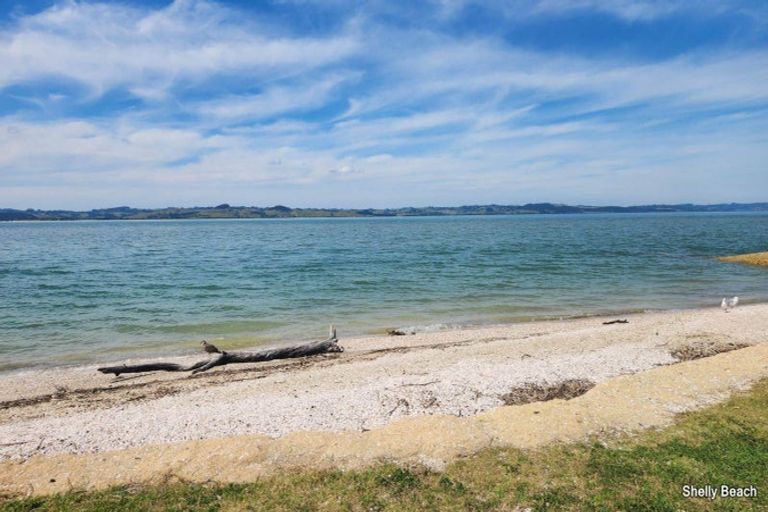 Photo of property in 21 Omana Avenue, Shelly Beach, Helensville, 0874