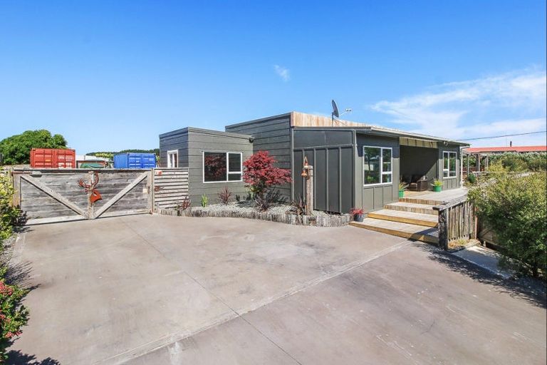 Photo of property in 1927 Parewanui Road, Parewanui, Bulls, 4894