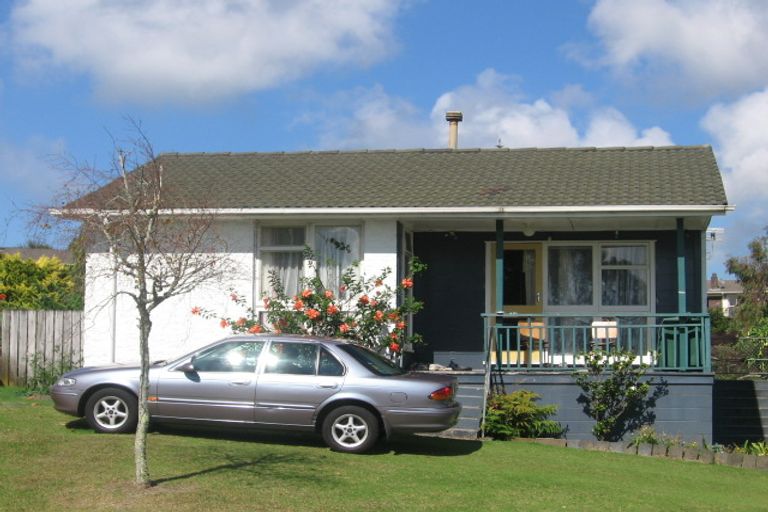 Photo of property in 10 Grandison Crescent, New Lynn, Auckland, 0600
