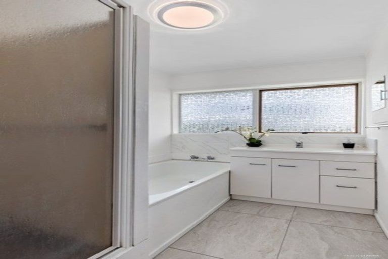 Photo of property in 2/12 Hollyhock Place, Browns Bay, Auckland, 0630