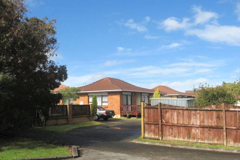 Photo of property in 2/56 Aviemore Drive, Highland Park, Auckland, 2010