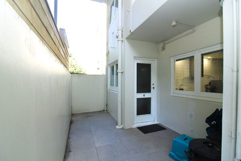 Photo of property in Rehutai Flats, 268u4 Oriental Parade, Oriental Bay, Wellington, 6011