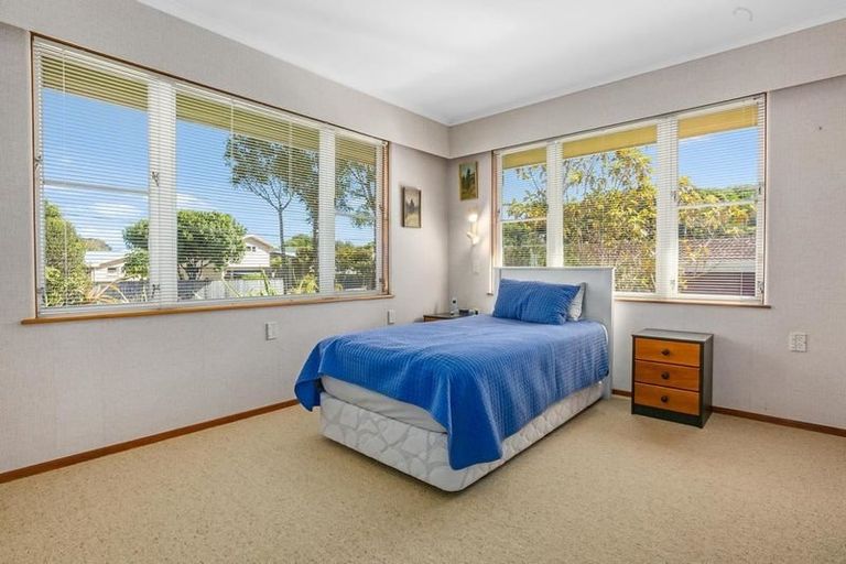 Photo of property in 11 Iti Grove, Waikanae, 5036