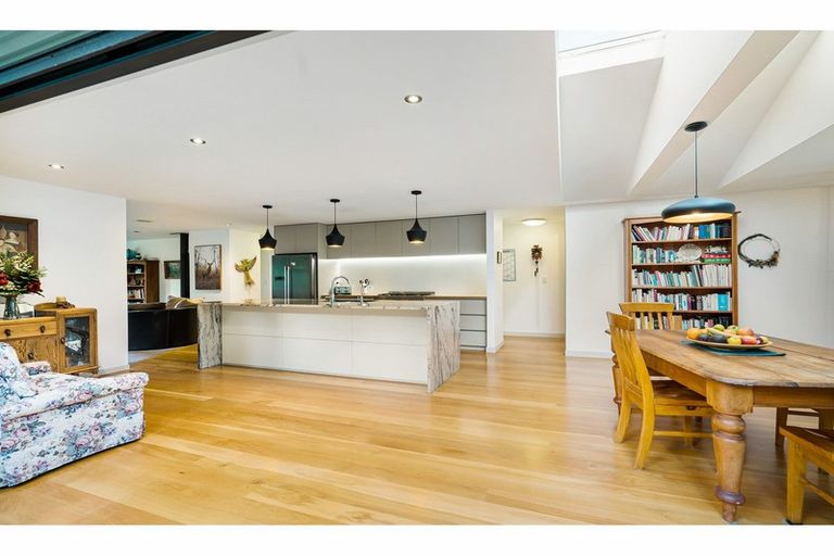 Photo of property in 23c West Lynn Road, Titirangi, Auckland, 0604