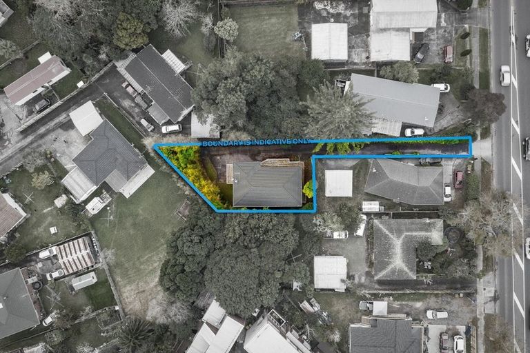 Photo of property in 1/96 Edmonton Road, Henderson, Auckland, 0612