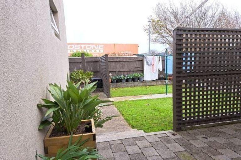 Photo of property in 33 Queen Street, Upper Hutt Central, Upper Hutt, 5018
