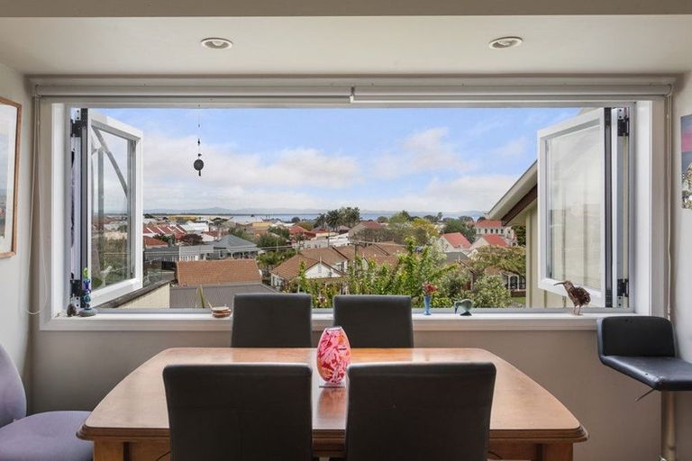 Photo of property in 100 Broad Street, Thames, 3500
