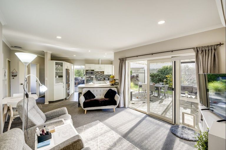 Photo of property in 5 Flemington Place, Taradale, Napier, 4112