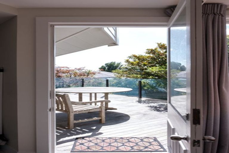 Photo of property in 32 Talavera Terrace, Kelburn, Wellington, 6012