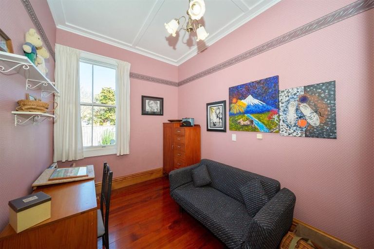 Photo of property in 237 South Road, Hawera, 4610