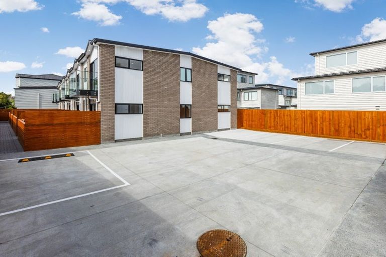 Photo of property in 7d Gladfield Lane, Te Atatu Peninsula, Auckland, 0610