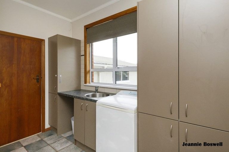 Photo of property in 9 Innes Place, Roslyn, Palmerston North, 4414