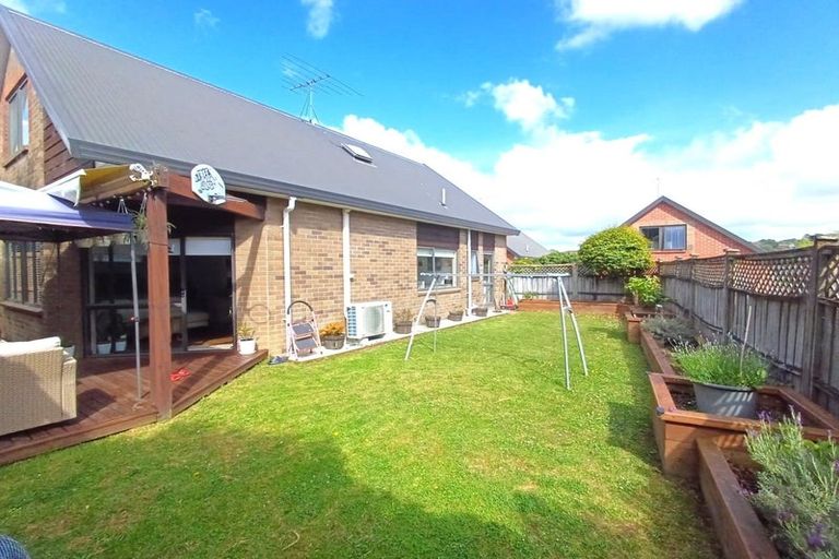 Photo of property in 37 Fields Parade, Oteha, Auckland, 0632
