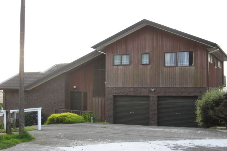 Photo of property in 8 Sloane Terrace, Newlands, Wellington, 6037