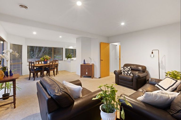 Photo of property in 4/96 William Bayes Place, Red Beach, 0932