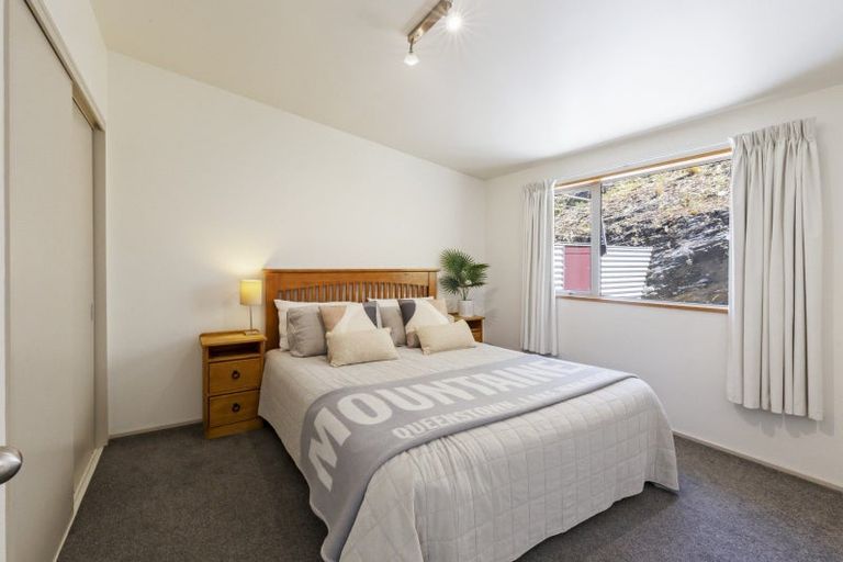 Photo of property in 12a Sainsbury Road, Fernhill, Queenstown, 9300