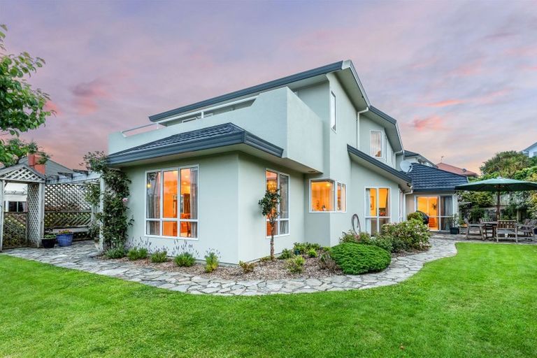 Photo of property in 9 Lanyon Place, Whitby, Porirua, 5024