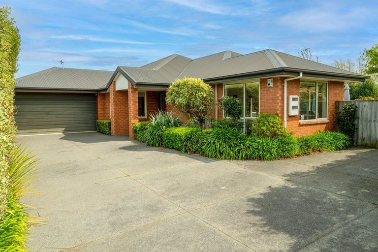 Photo of property in 21 Blowers Place, Halswell, Christchurch, 8025