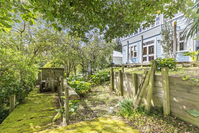 Photo of property in 36 Sutherland Crescent, Melrose, Wellington, 6023