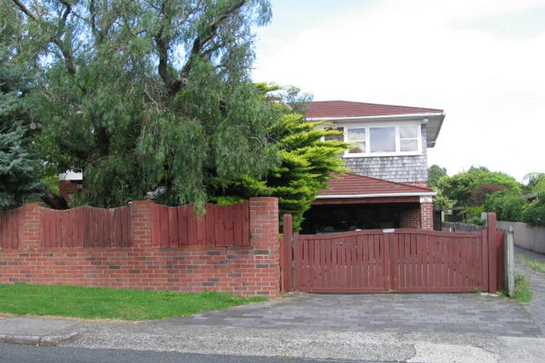 Photo of property in 31 Royal View Road, Te Atatu South, Auckland, 0610