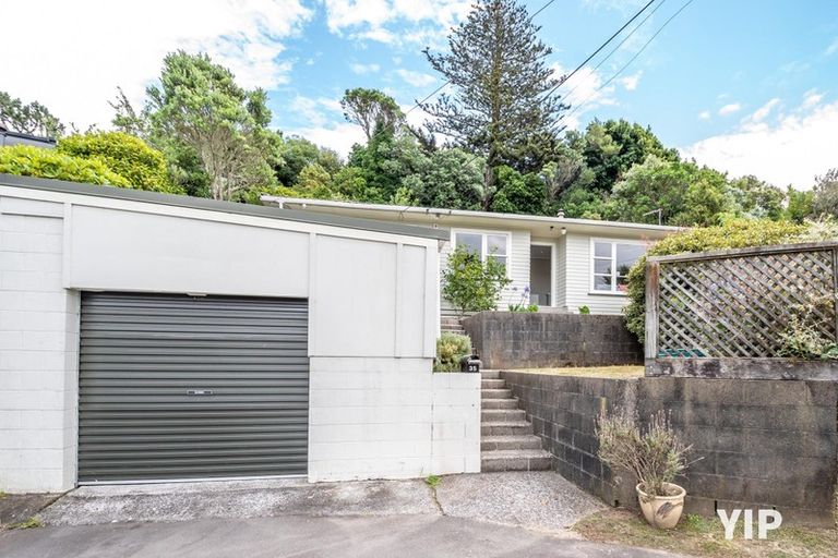 Photo of property in 35 Kahikatea Grove, Paparangi, Wellington, 6037