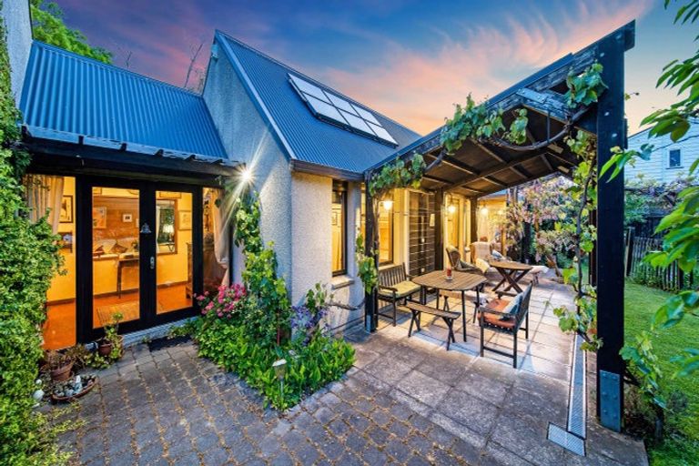 Photo of property in 11 Dunrobin Place, Avonhead, Christchurch, 8042