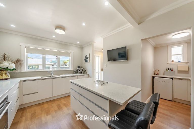 Photo of property in 32 Birdwood Road, Waterloo, Lower Hutt, 5011