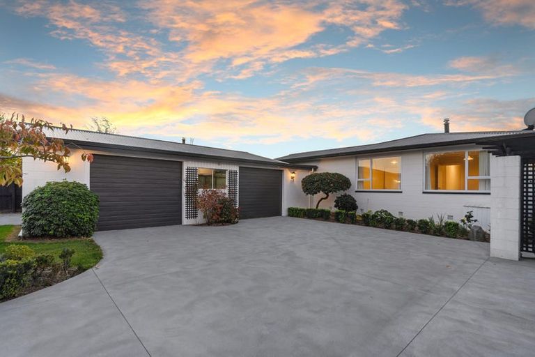 Photo of property in 12 Petries Road, Woodend, 7610