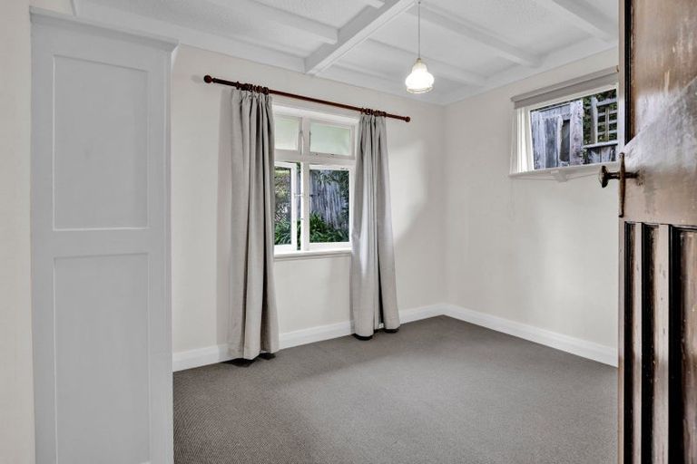 Photo of property in 27 Bonithon Avenue, Moturoa, New Plymouth, 4310