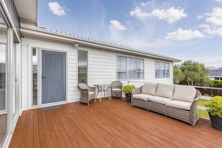 Photo of property in 15 Brora Crescent, Papakowhai, Porirua, 5024