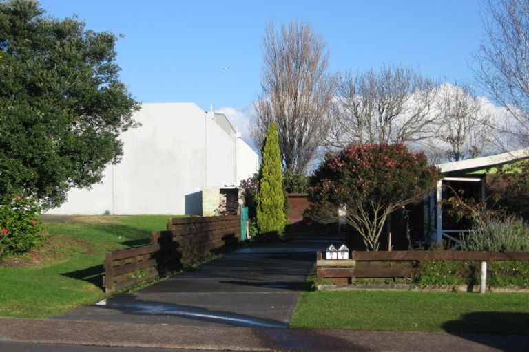 Photo of property in 1/52 Florence Avenue, Orewa, 0931