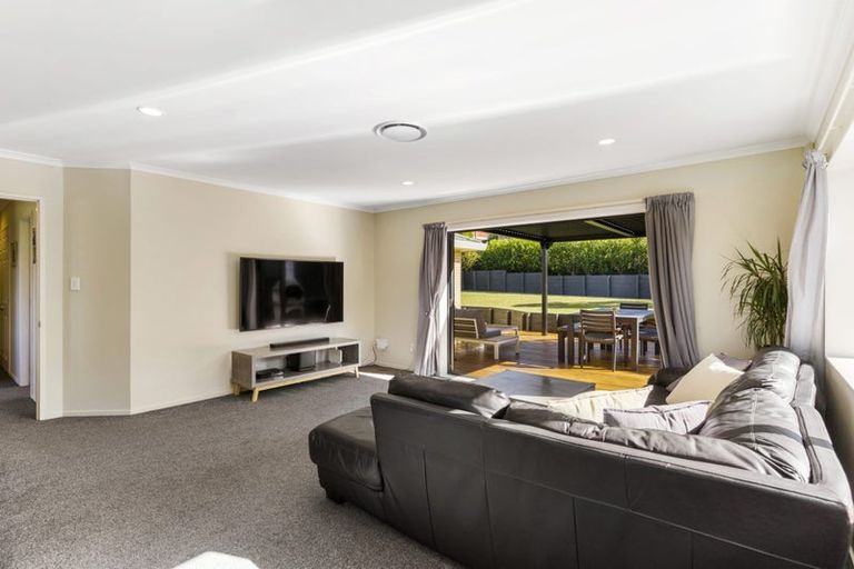 Photo of property in 71 Kath Hopper Drive, Orewa, 0931