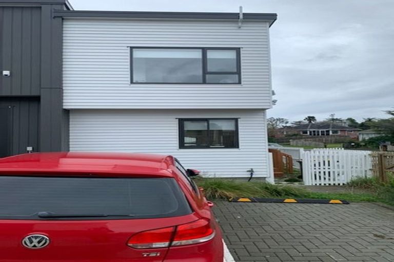 Photo of property in 67a Divich Avenue, Te Atatu South, Auckland, 0610
