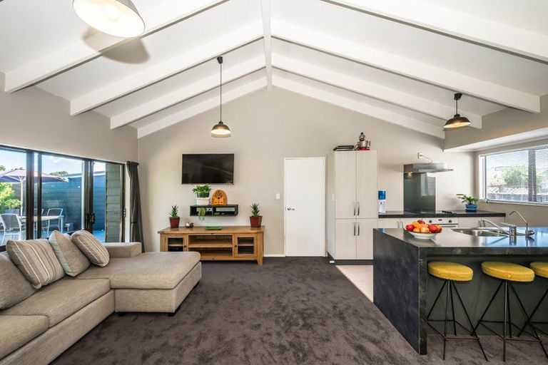 Photo of property in 11 Sunburst Court, Paraparaumu Beach, Paraparaumu, 5032