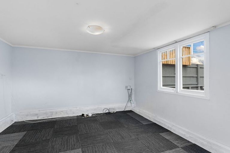 Photo of property in 11 Craigbank Avenue, New Lynn, Auckland, 0600