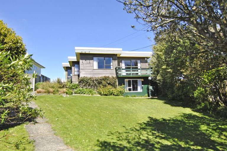 Photo of property in 44 Lyndfield Lane, Newlands, Wellington, 6037