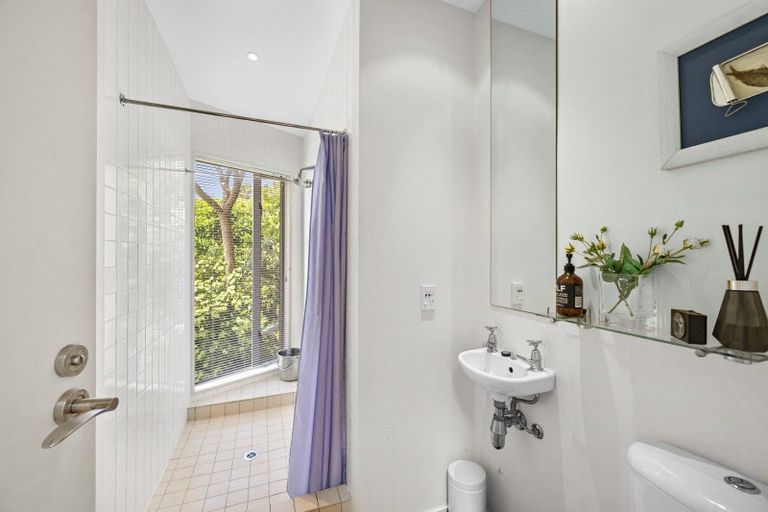 Photo of property in 36a Fortification Road, Karaka Bays, Wellington, 6022